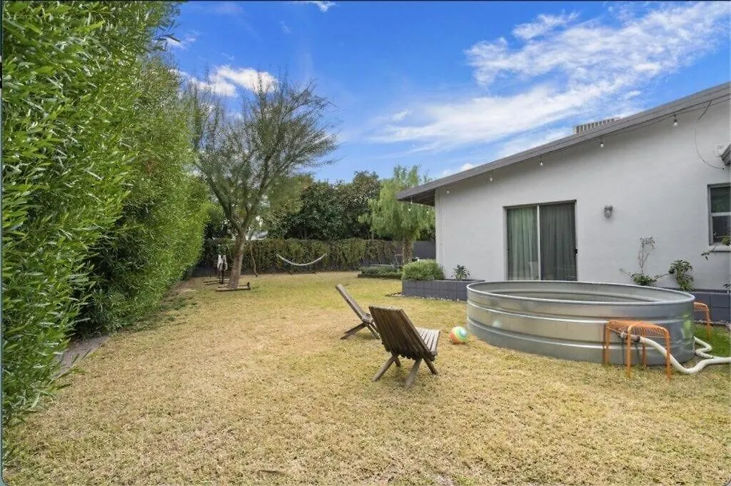 Holiday home Mid-Century Stunner // Large Yard And Patio For Indoor/Outdoor Living Villa Phoenix
