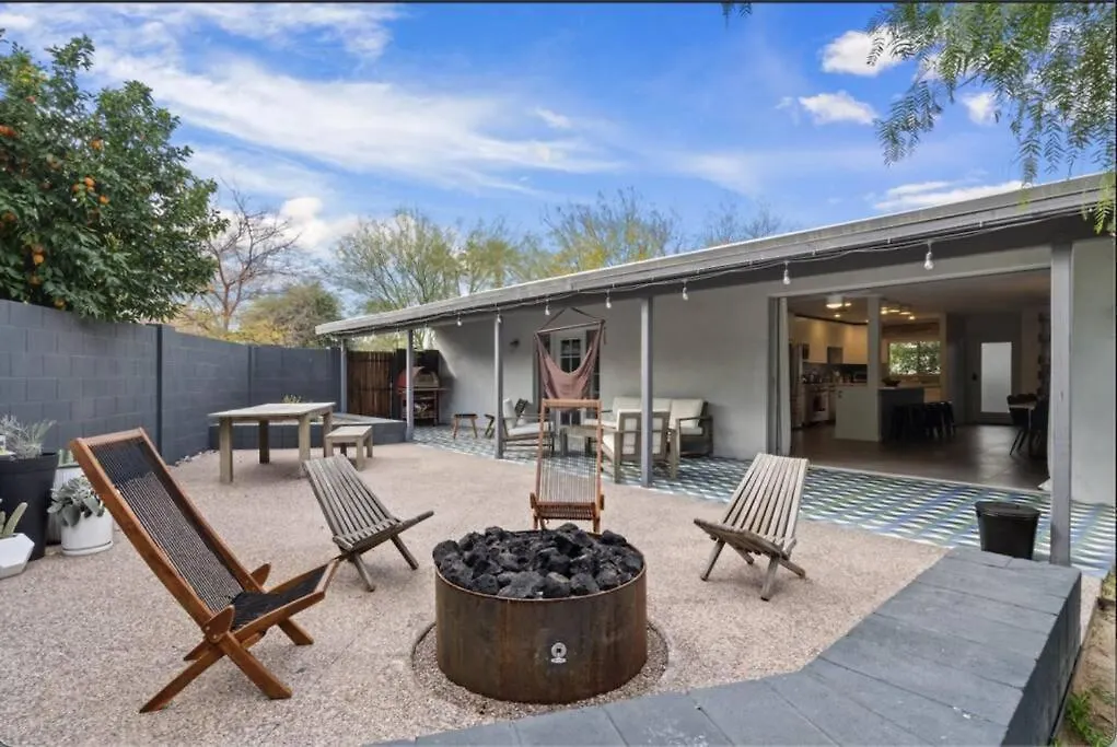 Mid-Century Stunner // Large Yard And Patio For Indoor/Outdoor Living Villa Phoenix
