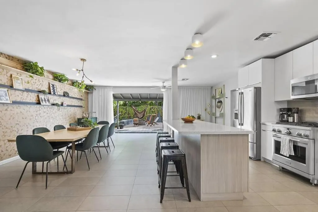 Holiday home Mid-Century Stunner // Large Yard And Patio For Indoor/Outdoor Living Villa Phoenix United States