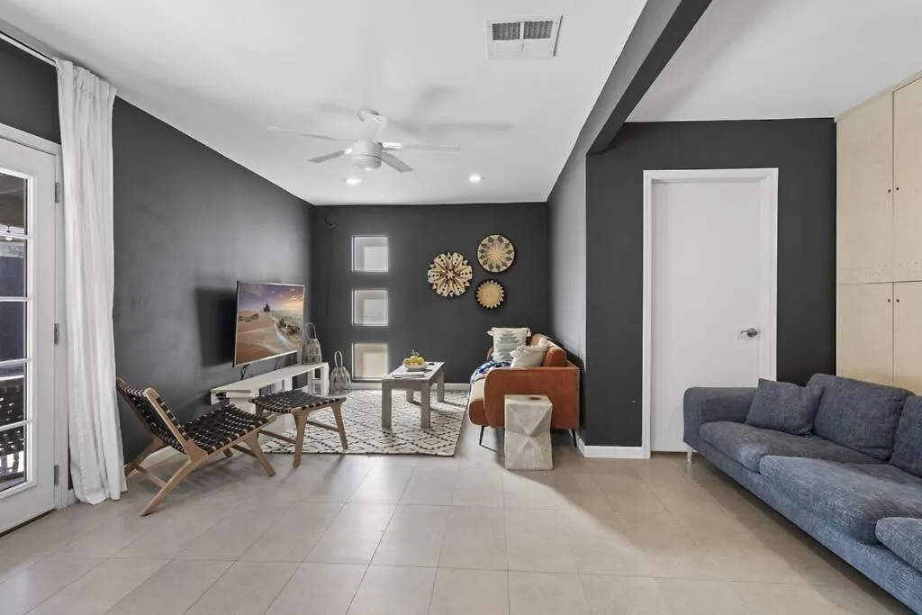 Mid-Century Stunner // Large Yard And Patio For Indoor/Outdoor Living Villa Phoenix