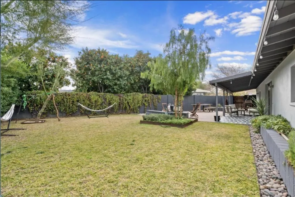Mid-Century Stunner // Large Yard And Patio For Indoor/Outdoor Living Villa Phoenix
